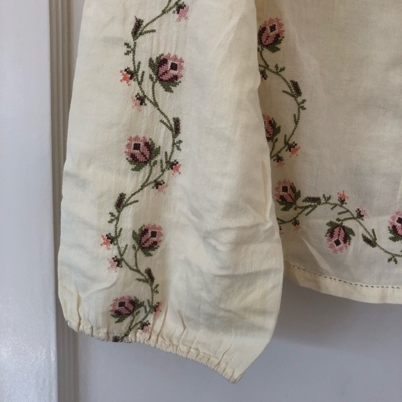 Rose Embroidered Blouse ASO Bella Swan🌹 - Picture 5 of 5